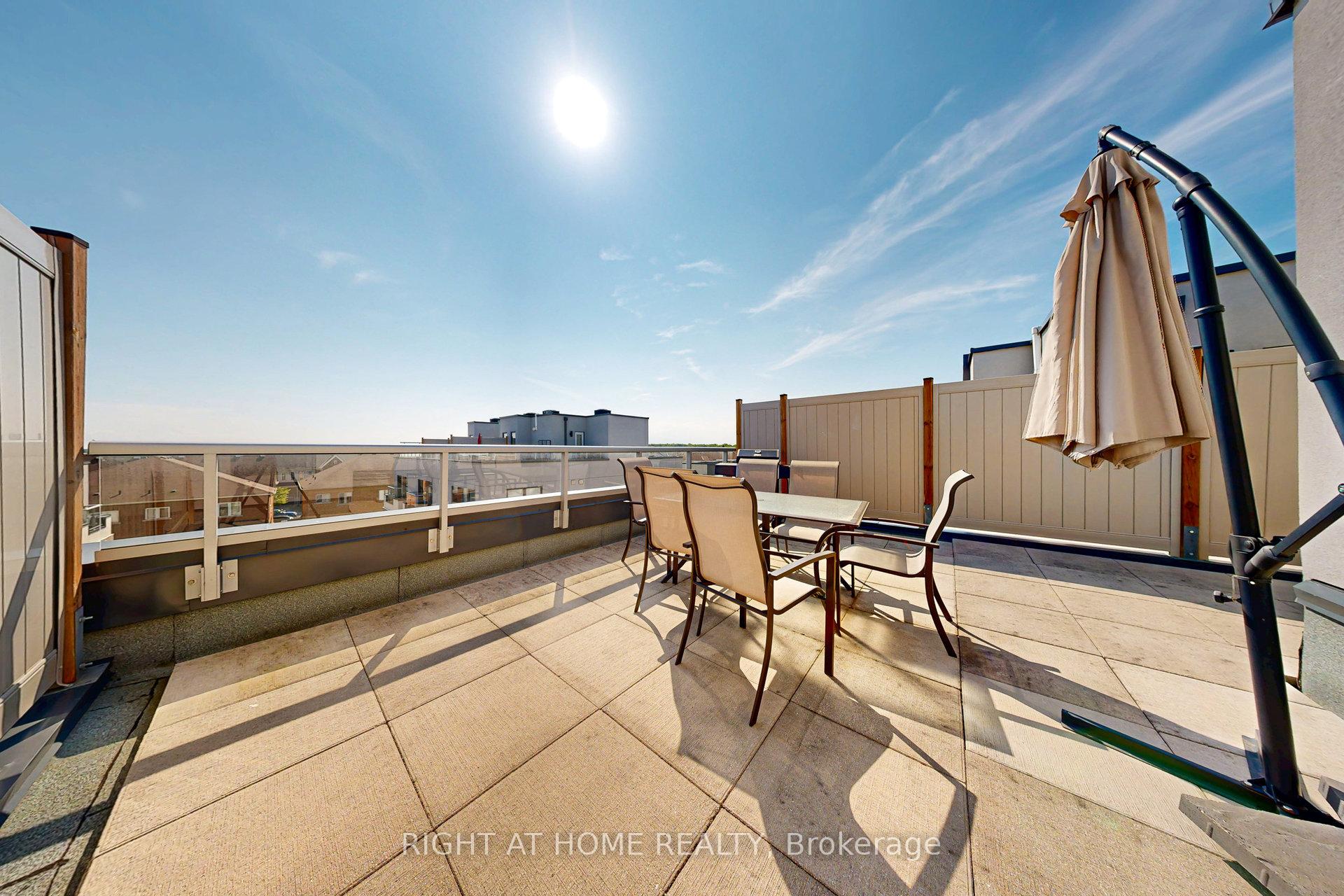 2 Bedrooms Condo at 3058 Sixth, Oakville For sale