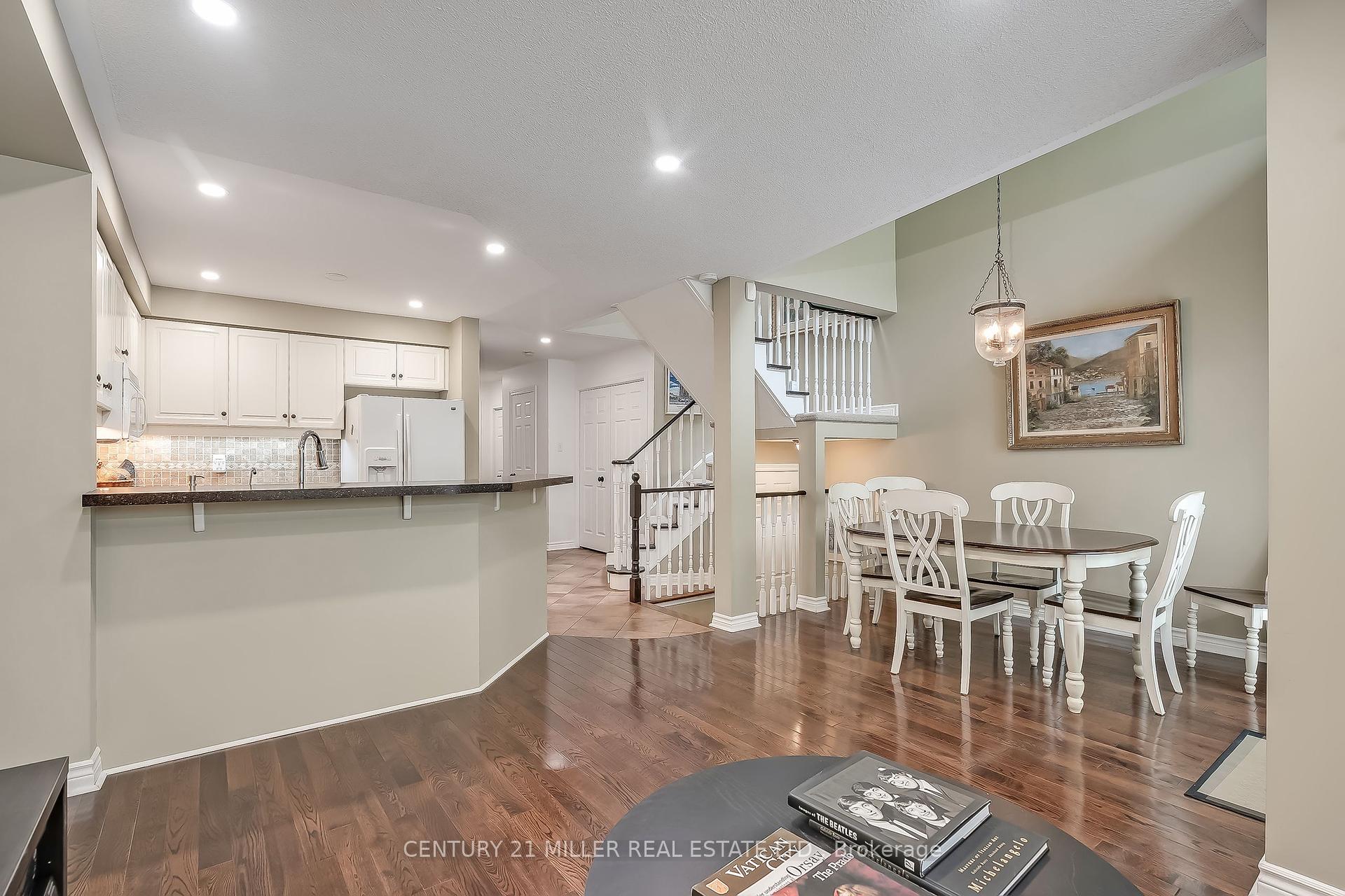 3 Bedrooms Condo at 1240 Westview, Oakville For sale
