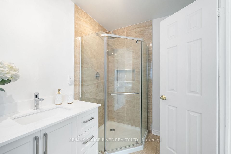 759 Aspen Road - Principal Bedroom Ensuite