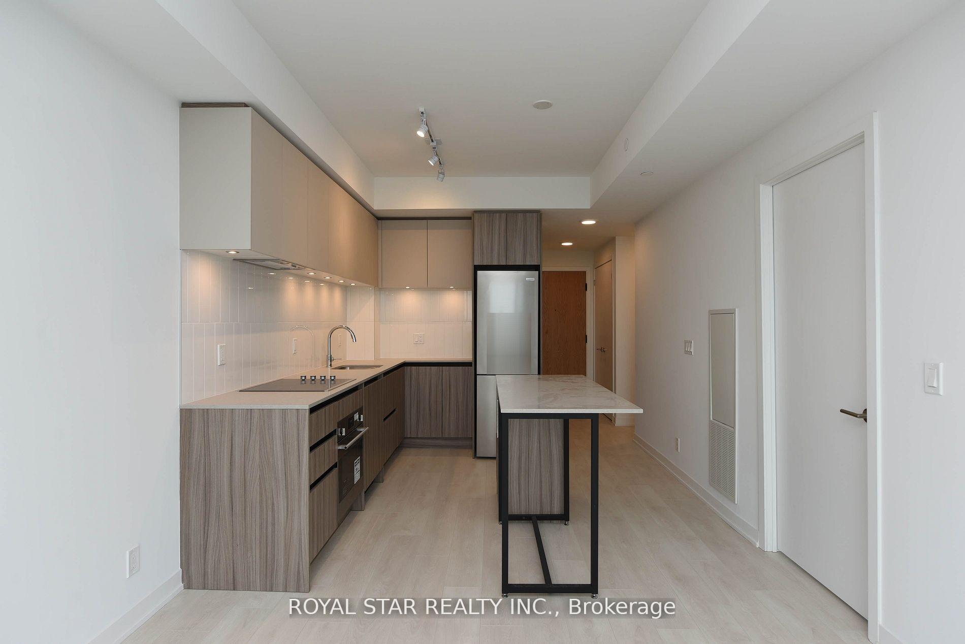2 Bedrooms Condo at 7950 Bathurst, Vaughan For sale