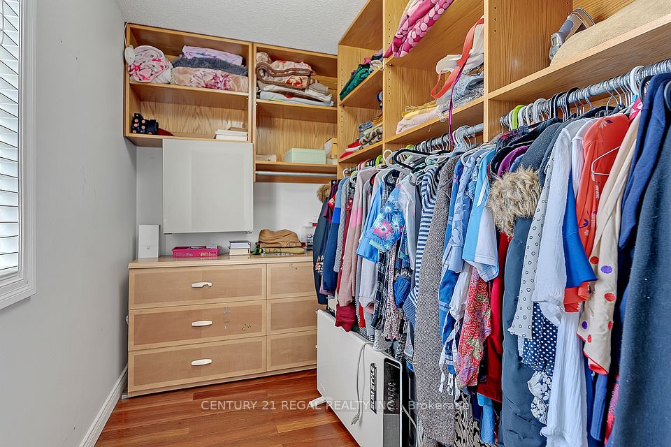 https://trreb-image.ampre.ca/wkjAVP1FEj17Kx1hodAd-7Fp9EF8d-vzxiKyocUNfFM/rs:fit:960:960/wm:.5:so:0:50:.4/wmsh:10/wmt:PHNwYW4gZm9yZWdyb3VuZD0nd2hpdGUnIGZvbnQ9JzY4Jz5DRU5UVVJZIDIxIFJFR0FMIFJFQUxUWSBJTkMuLCBCcm9rZXJhZ2U8L3NwYW4-/L3RycmViL2xpc3RpbmdzLzQwLzkyLzA2Lzc2L3AvNjlmZDkxYWEtZGIzZS00ZjdhLTg2MzctN2M1ODRlOTc1MmUwLmpwZw.jpg