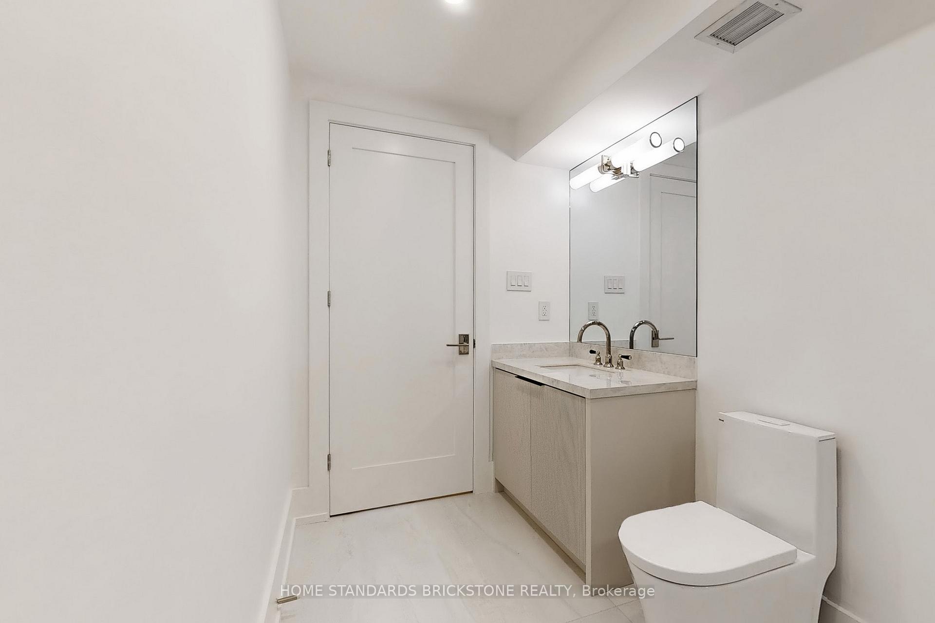 2 Bedrooms Condo at 110 Bloor, Toronto For sale