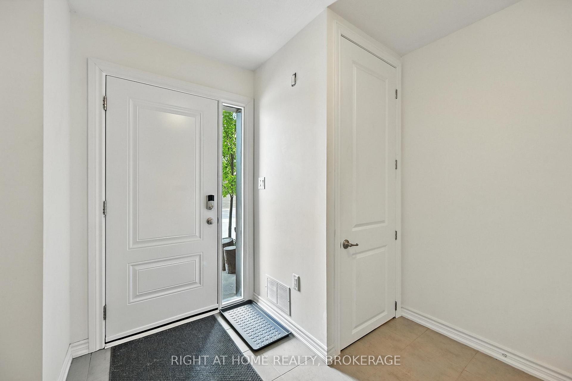 2 Bedrooms Condo at 377 GLANCASTER, Hamilton For sale