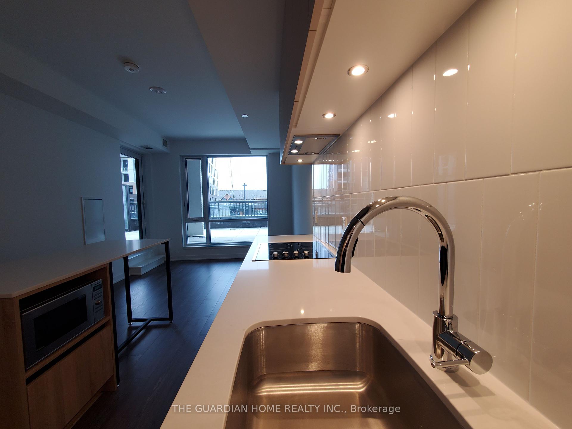 2 Bedrooms Condo at 7950 Bathurst, Vaughan For sale