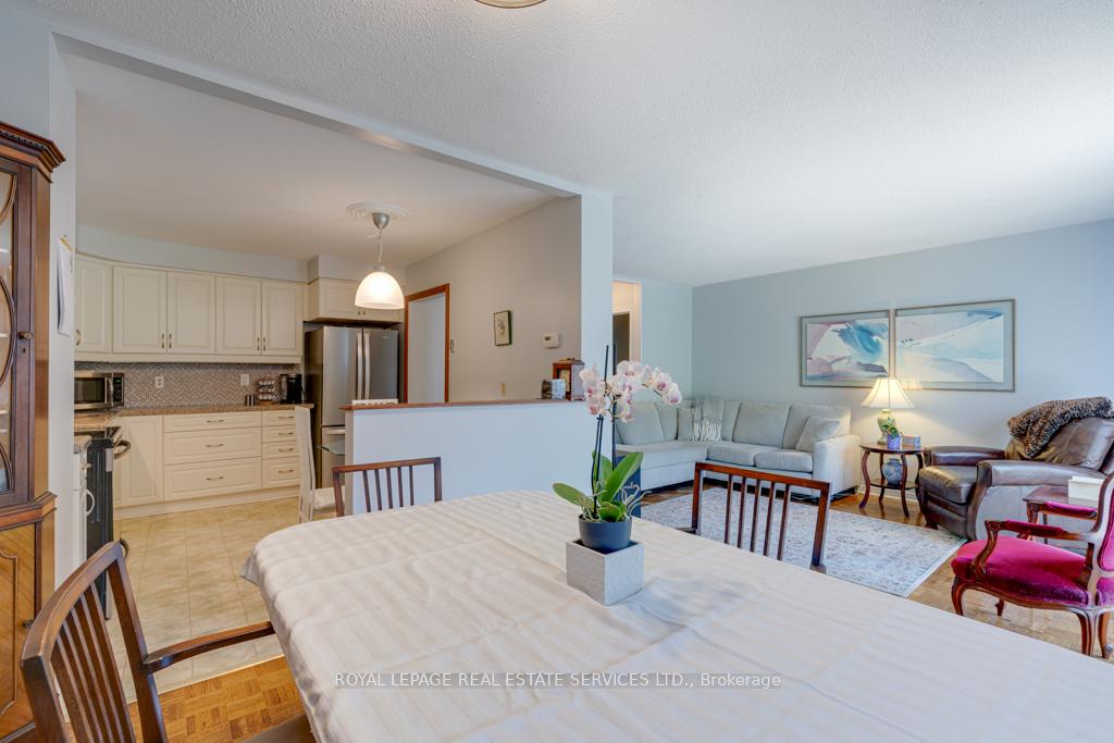 4 Bedrooms Condo at 584 Forestwood, Burlington For sale
