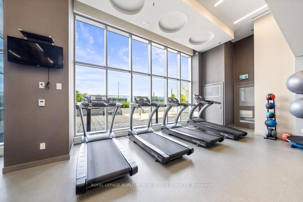 2 Bedrooms Condo at 2087 Fairview, Burlington For sale