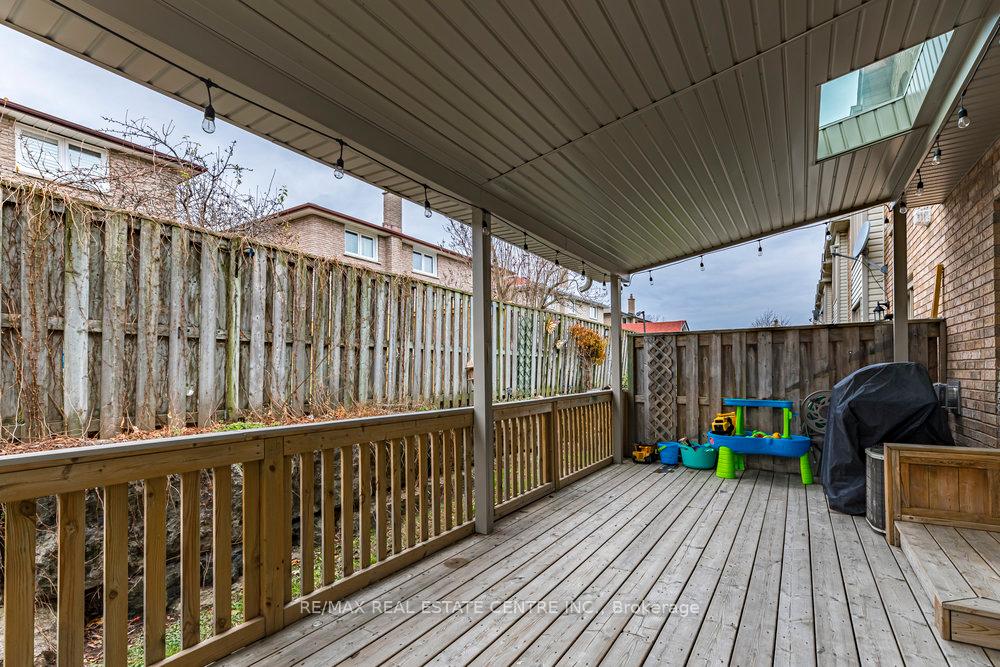 3 Bedrooms Condo at 2774 King,  Hamilton For sale