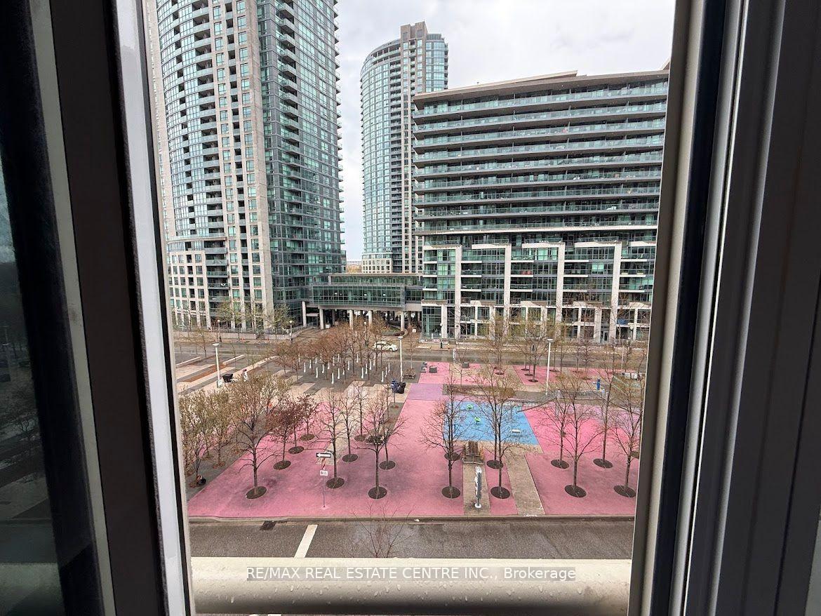3 Bedrooms Condo at 35 Bastion, Toronto For sale