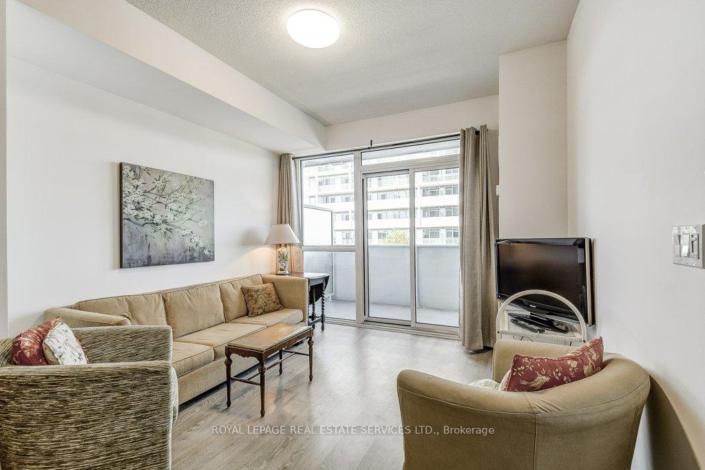 2 Bedrooms Condo at 55 Speers, Oakville For sale