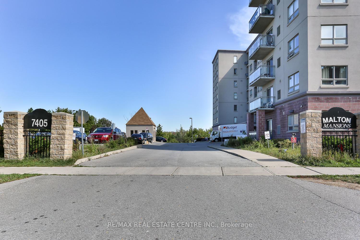 3 Bedrooms Condo at 7405 Goreway, Mississauga For sale