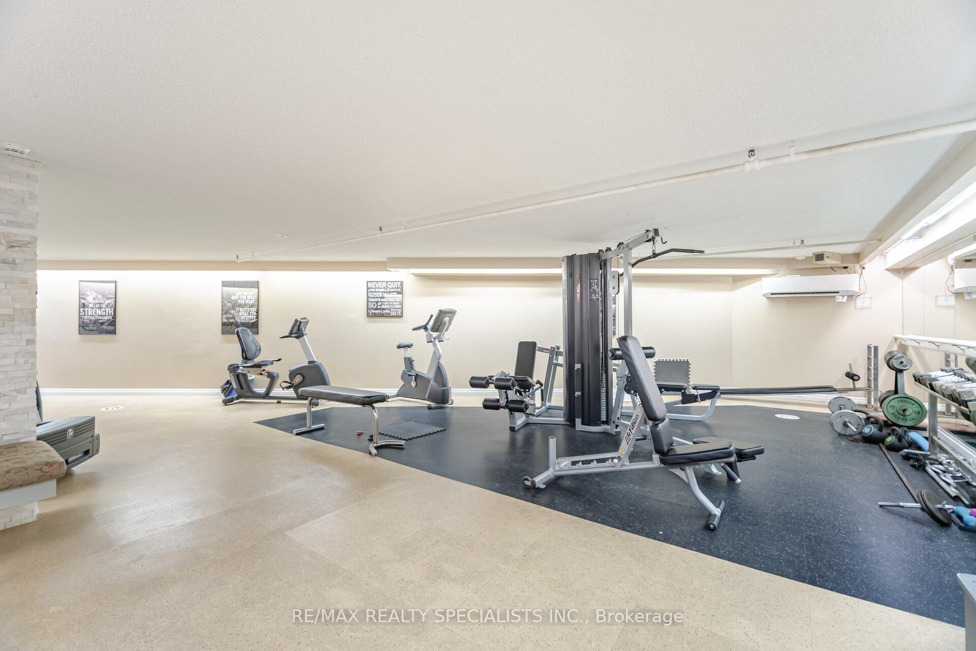 2 Bedrooms Condo at 61 Markbrook, Toronto For sale