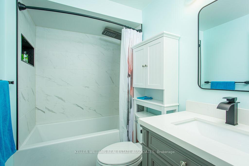 3 Bedrooms Condo at 2216 Upper Middle, Burlington For sale