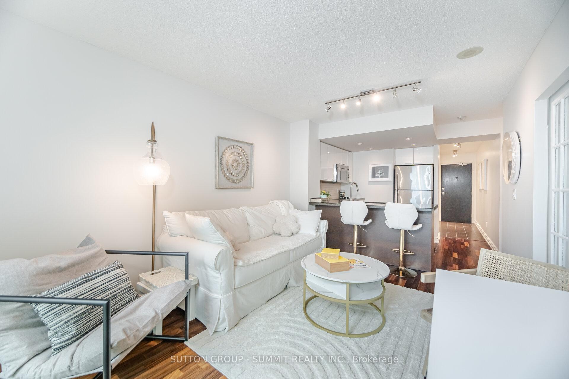 2 Bedrooms Condo at 8 Park, Toronto For sale