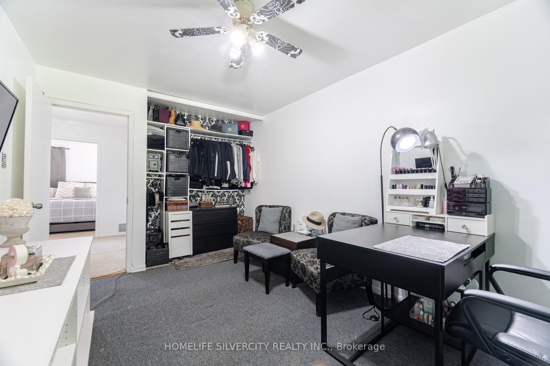 3 Bedrooms Condo at 3500 Glen erin, Mississauga For sale
