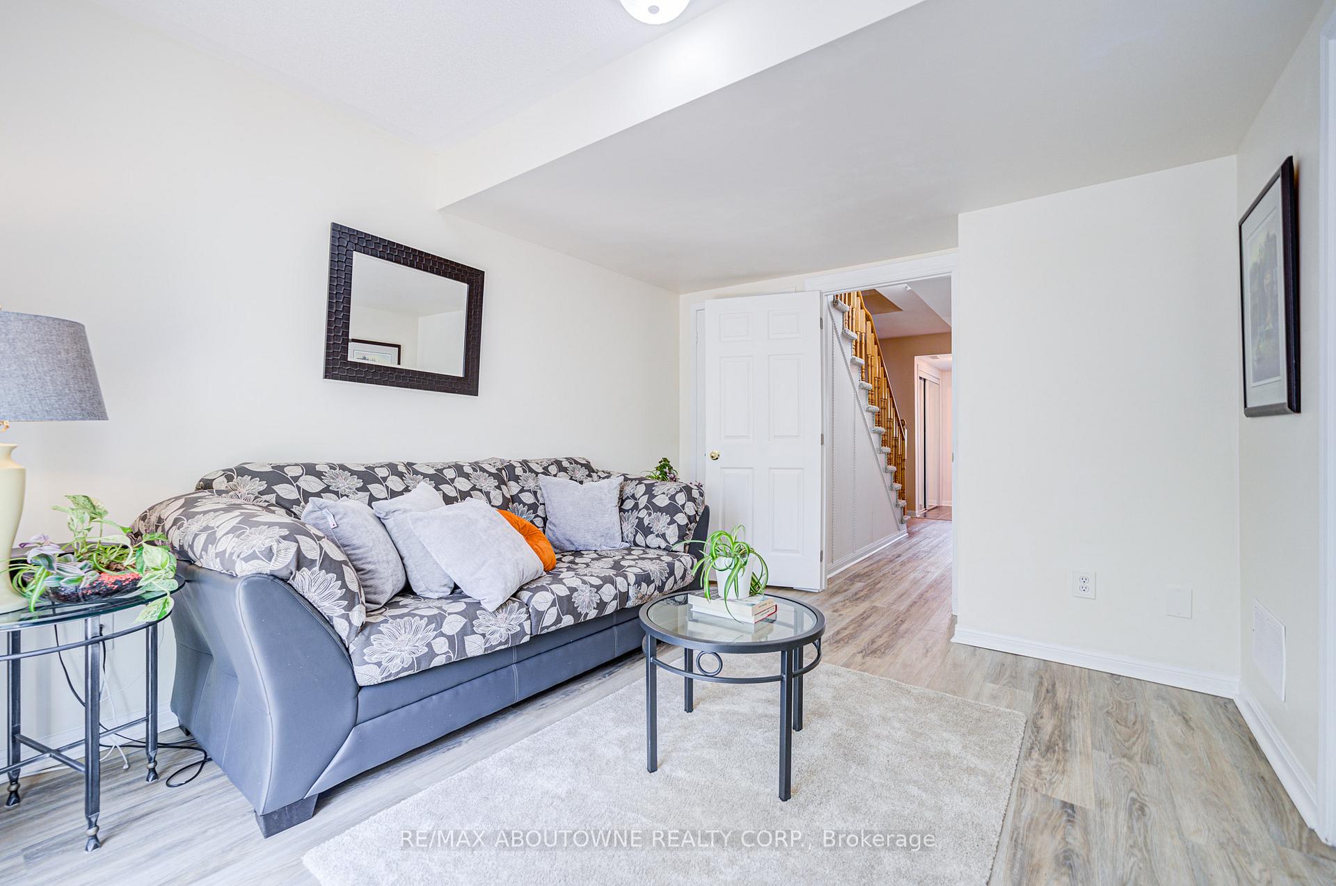 3 Bedrooms Condo at 470 Beach, Hamilton For sale