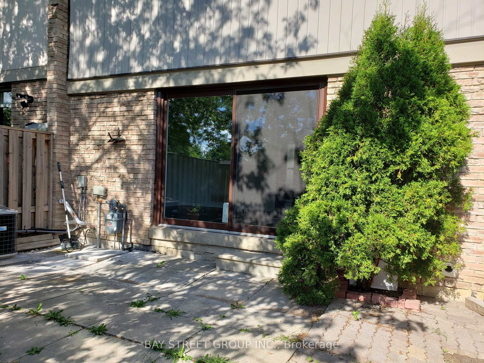 3 Bedrooms Condo at 2779 Gananoque, Mississauga For sale