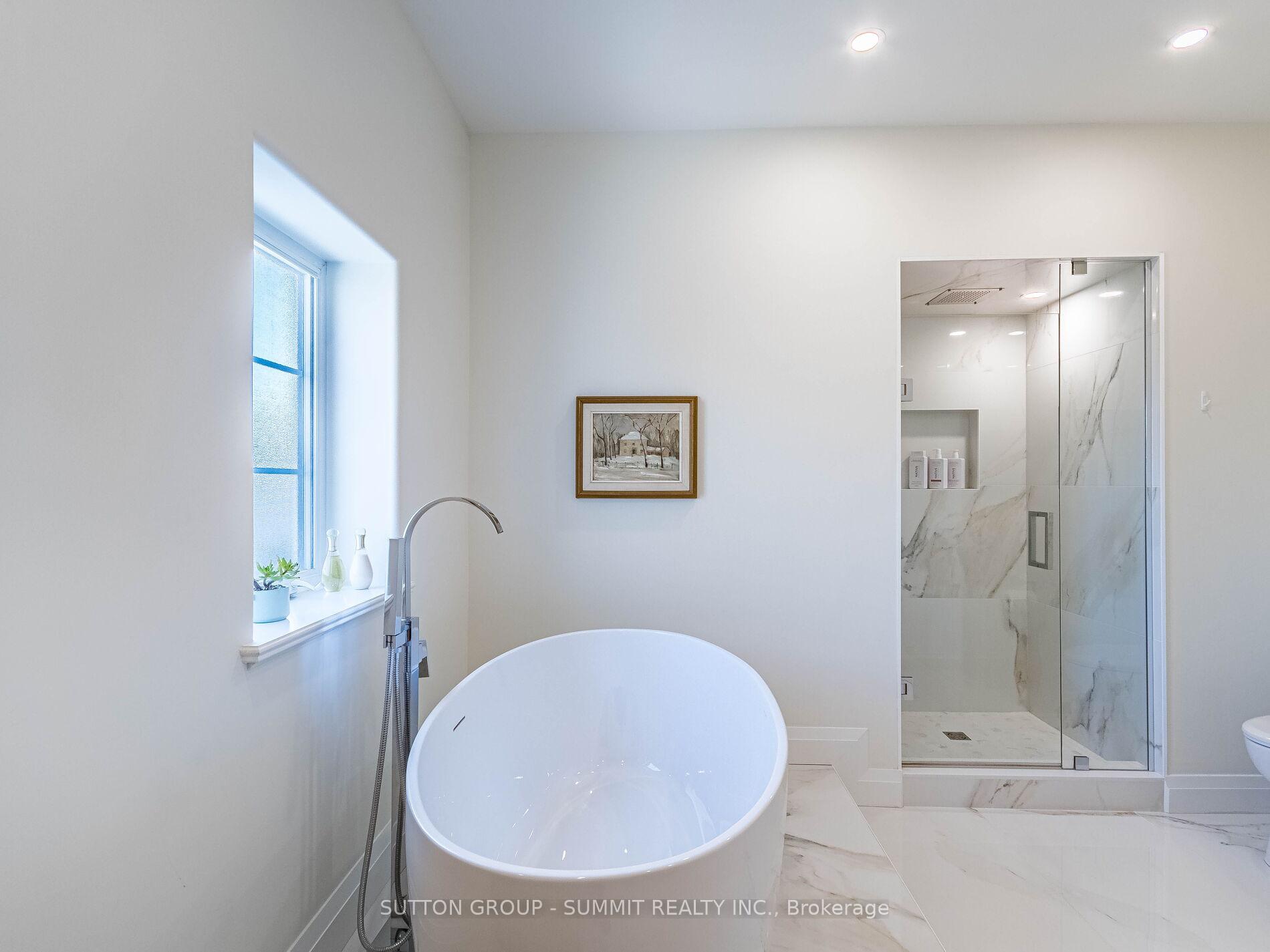 3 Bedrooms Condo at 484 Millen, Hamilton For sale