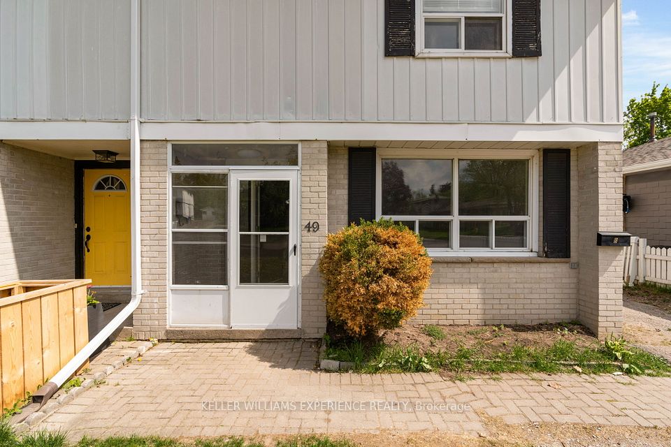 #Upper - 49 Daphne Crescent, Barrie, ON L4M 2Y7