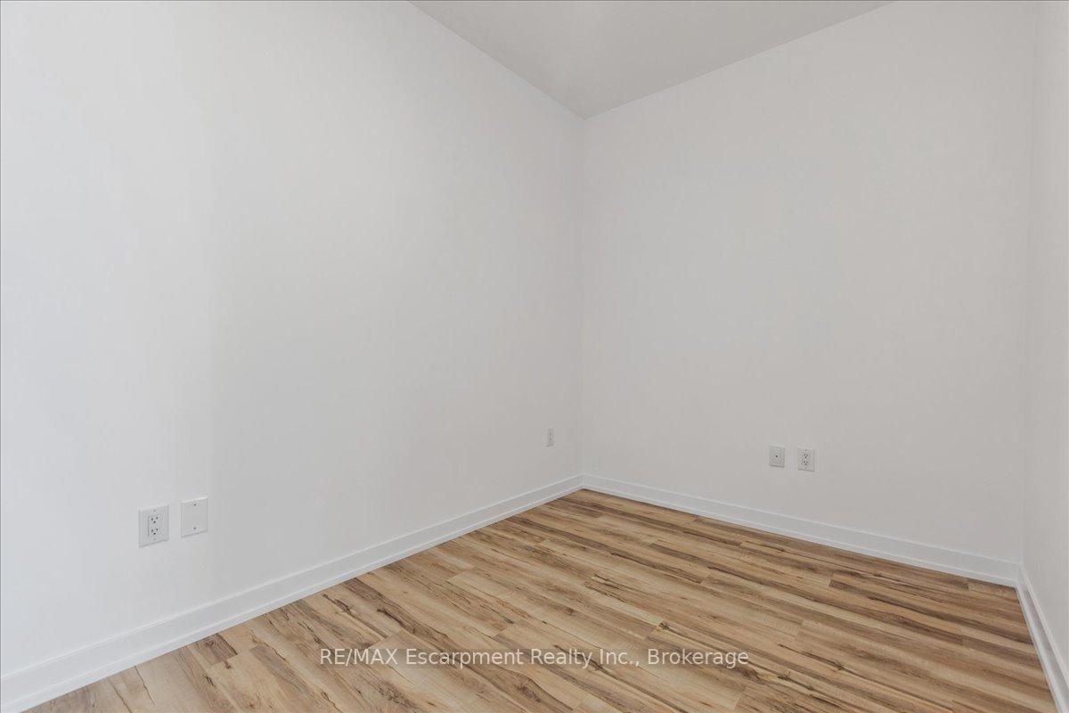 2 Bedrooms Condo at 450 Dundas,  Hamilton For sale