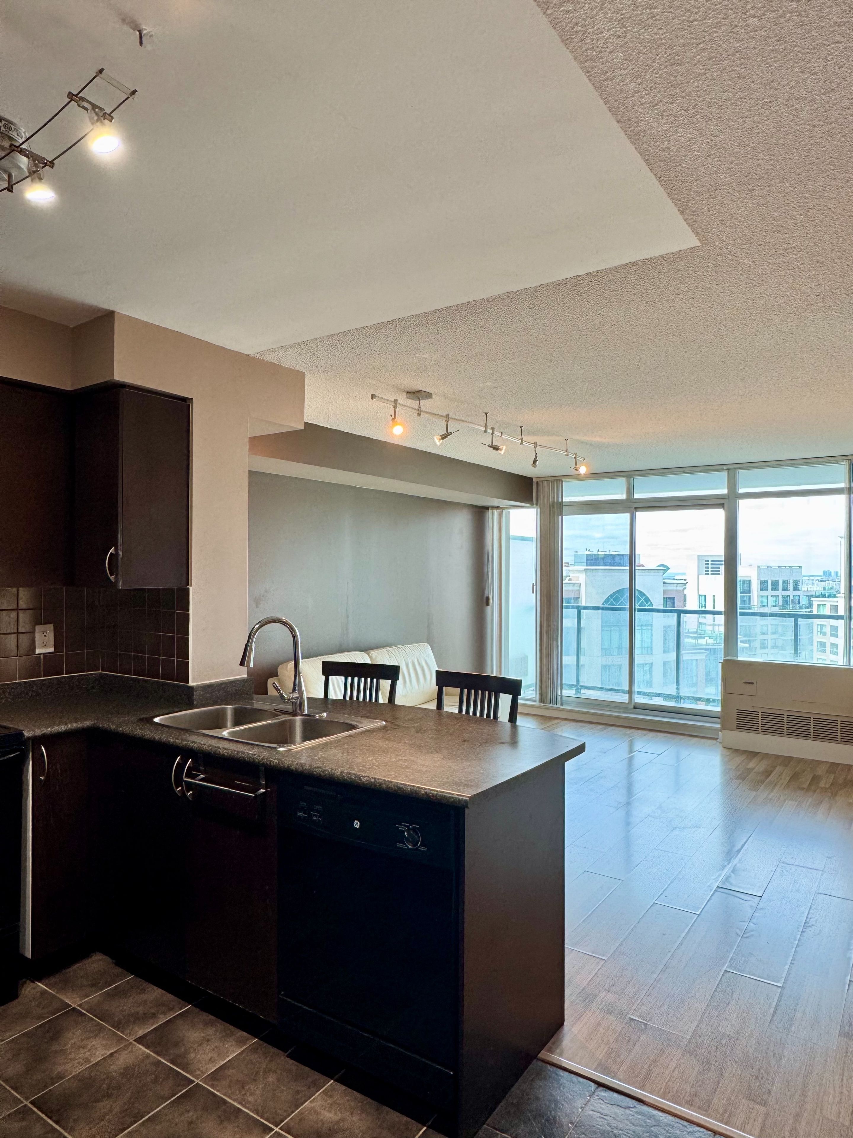 5500 Yonge Street 2409