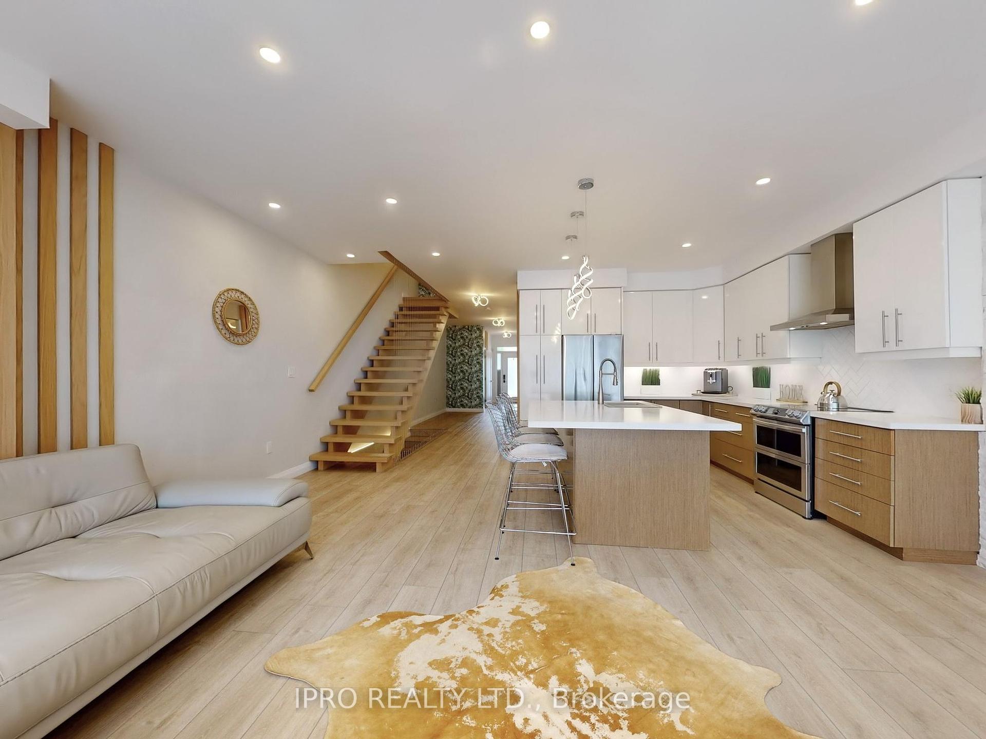 3 Bedrooms Condo at 35 Midhurst, Hamilton For sale