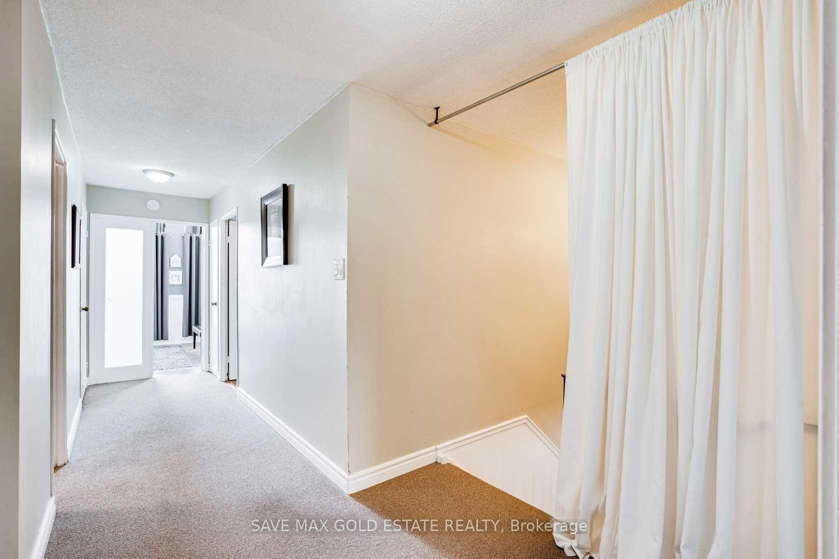 4 Bedrooms Condo at 1066 FALGARWOOD, Oakville For sale