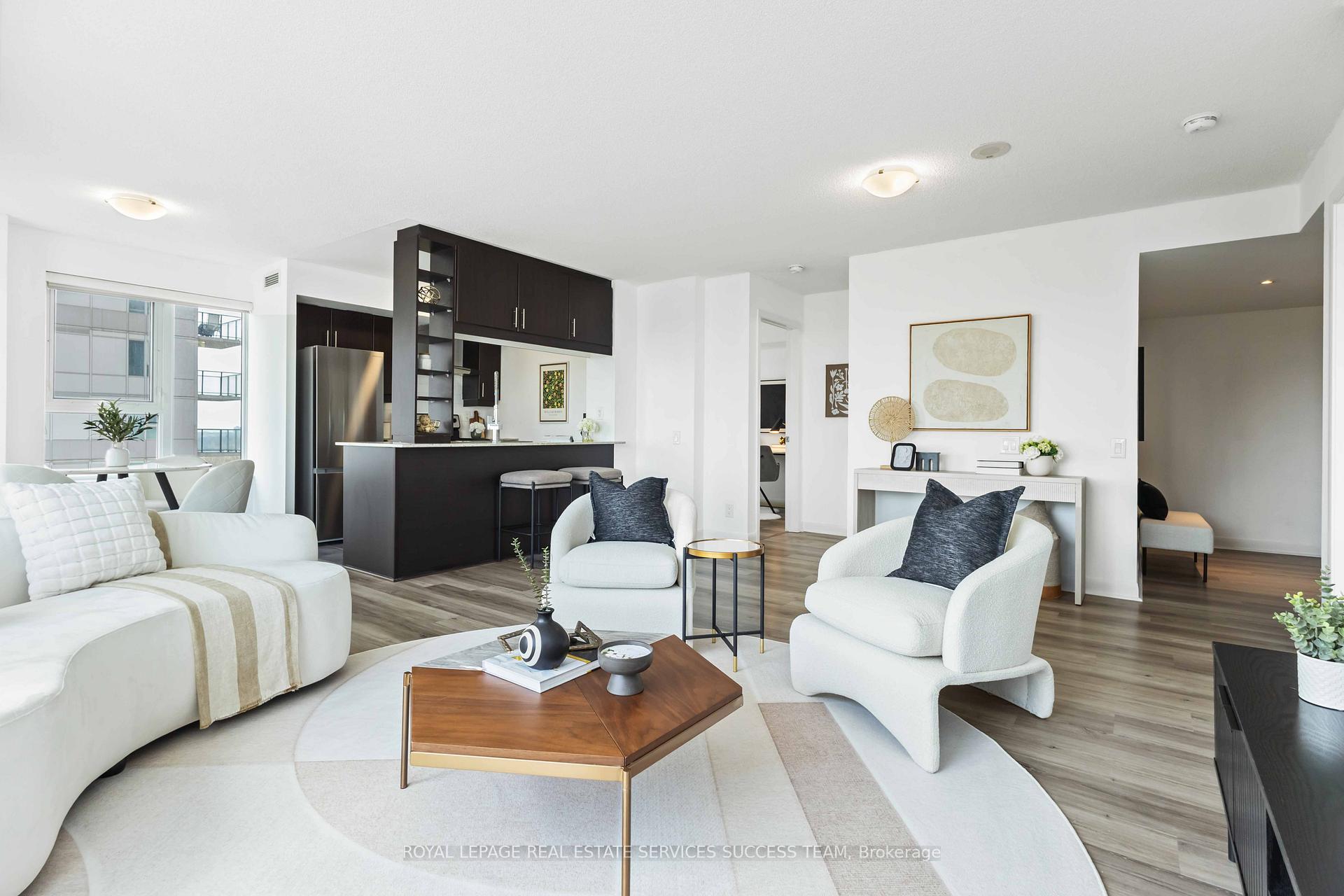 2 Bedrooms Condo at 25 Town Centre,  Toronto For sale
