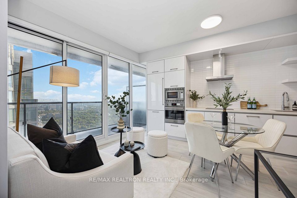 2221 Yonge