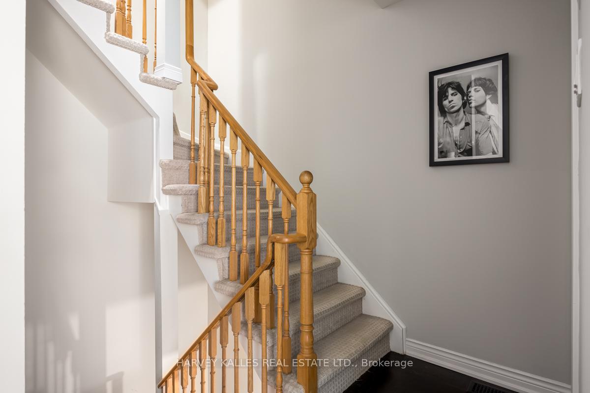 18 Clark Avenue W 64