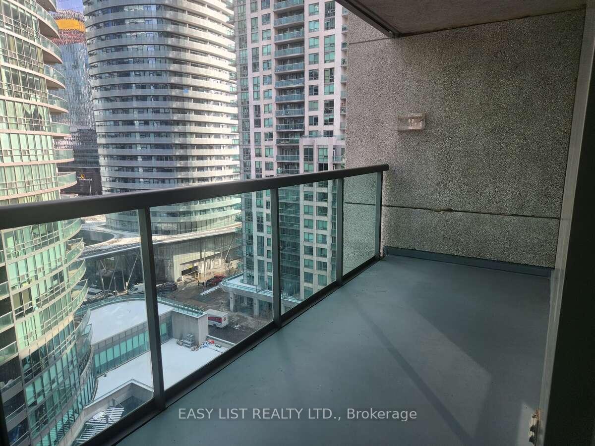 2 Bedrooms Condo at 51 Lower Simcoe, Toronto For sale