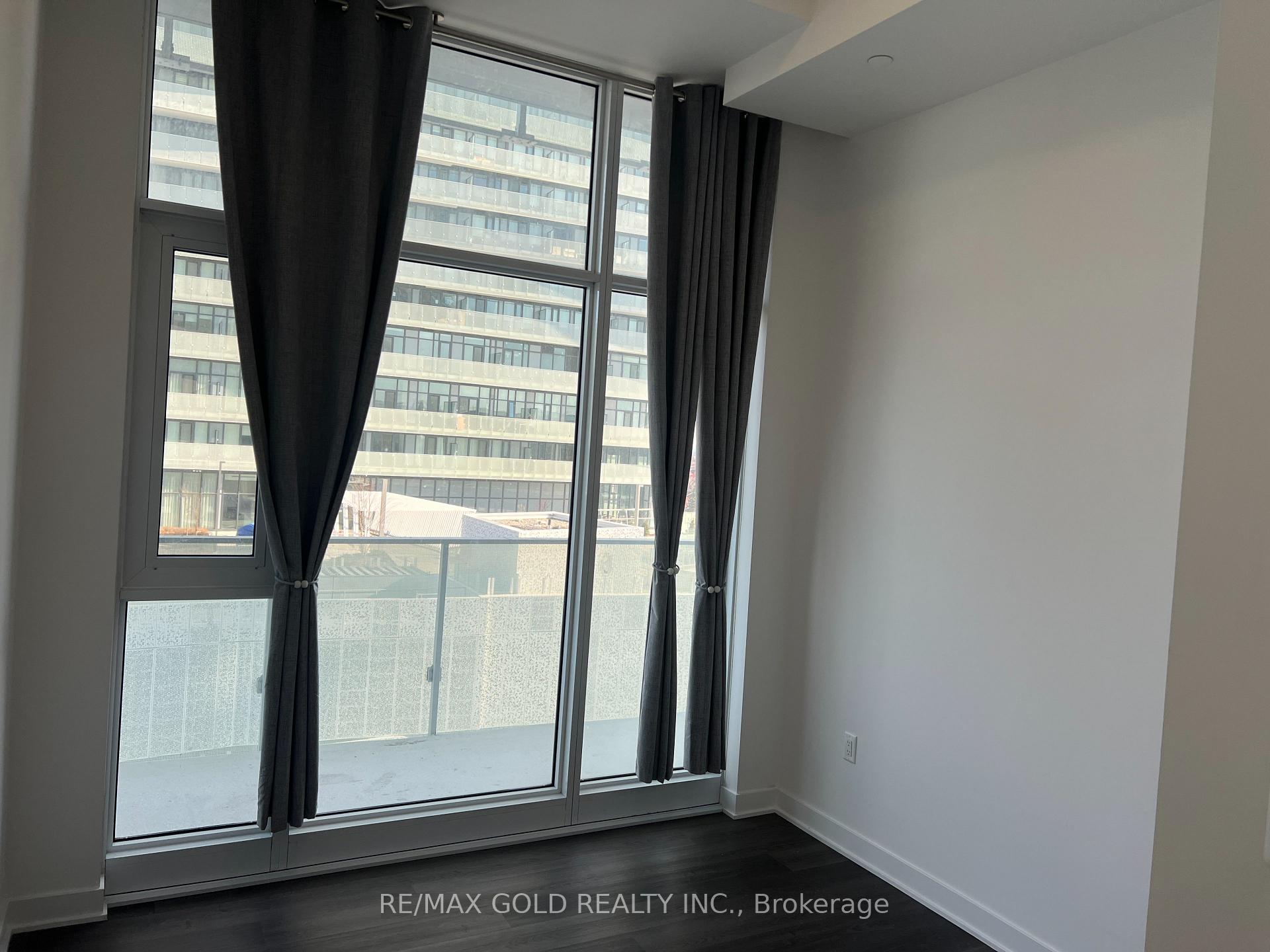 3 Bedrooms Condo at 3900 Confederation,  Mississauga For sale