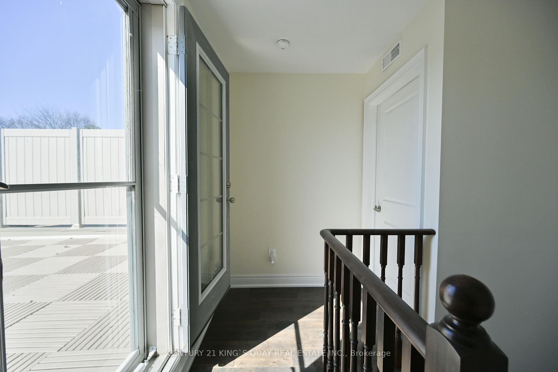 3 Bedrooms Condo at 40 Hargrave,  Toronto For sale