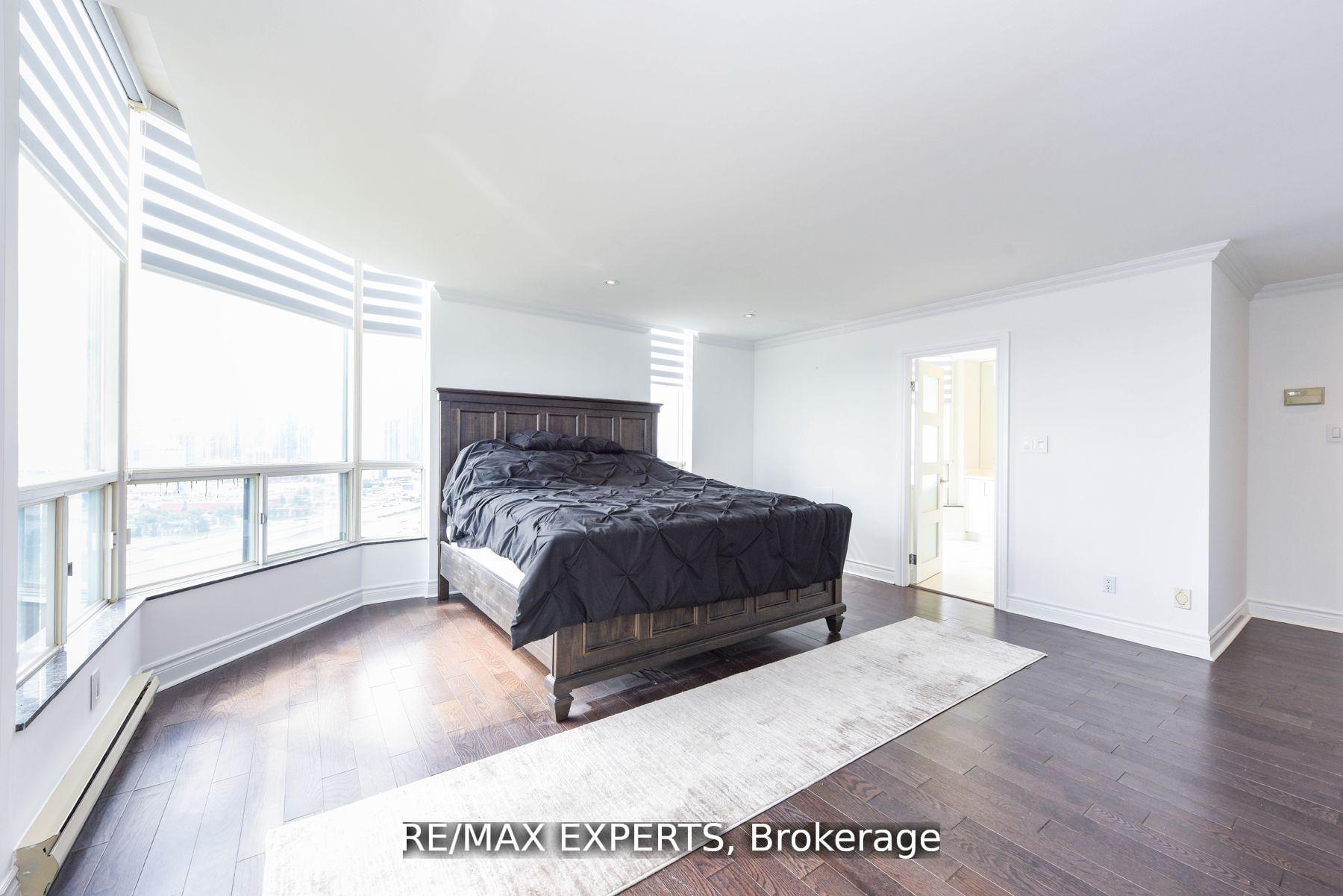 3 Bedrooms Condo at 4460 Tucana, Mississauga For sale