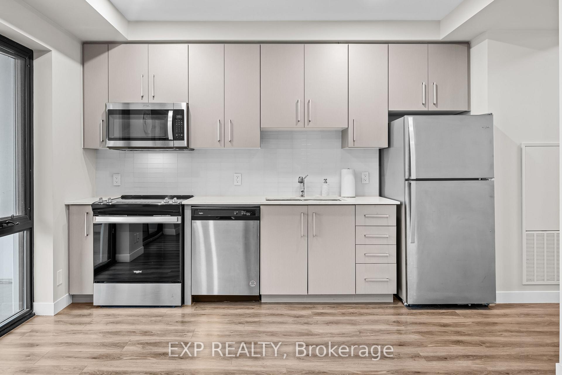 2 Bedrooms Condo at 15 Queen, Hamilton For sale