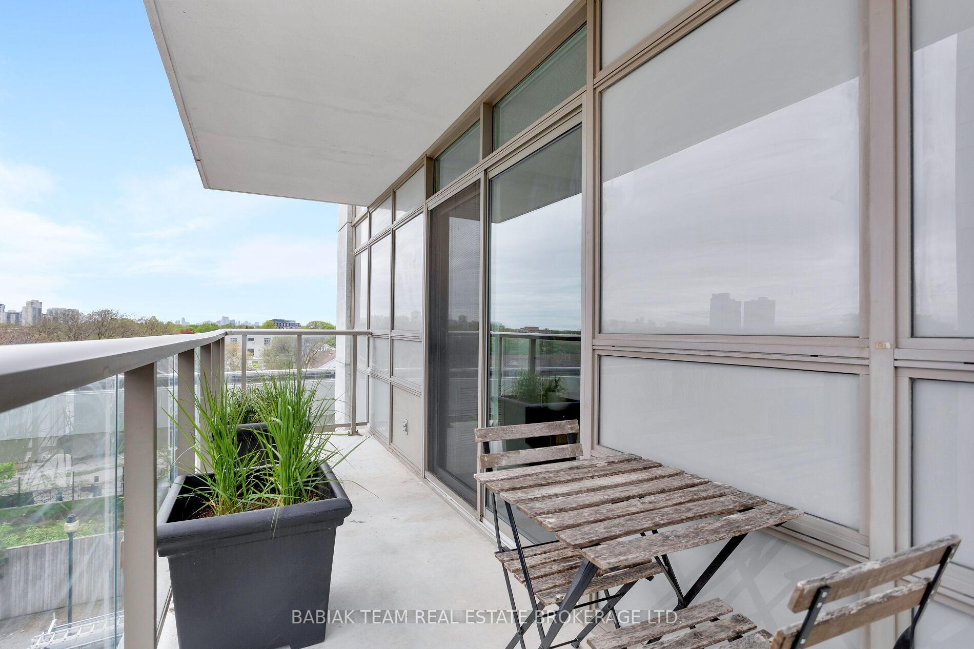 3 Bedrooms Condo at 816 Lansdowne, Toronto For sale