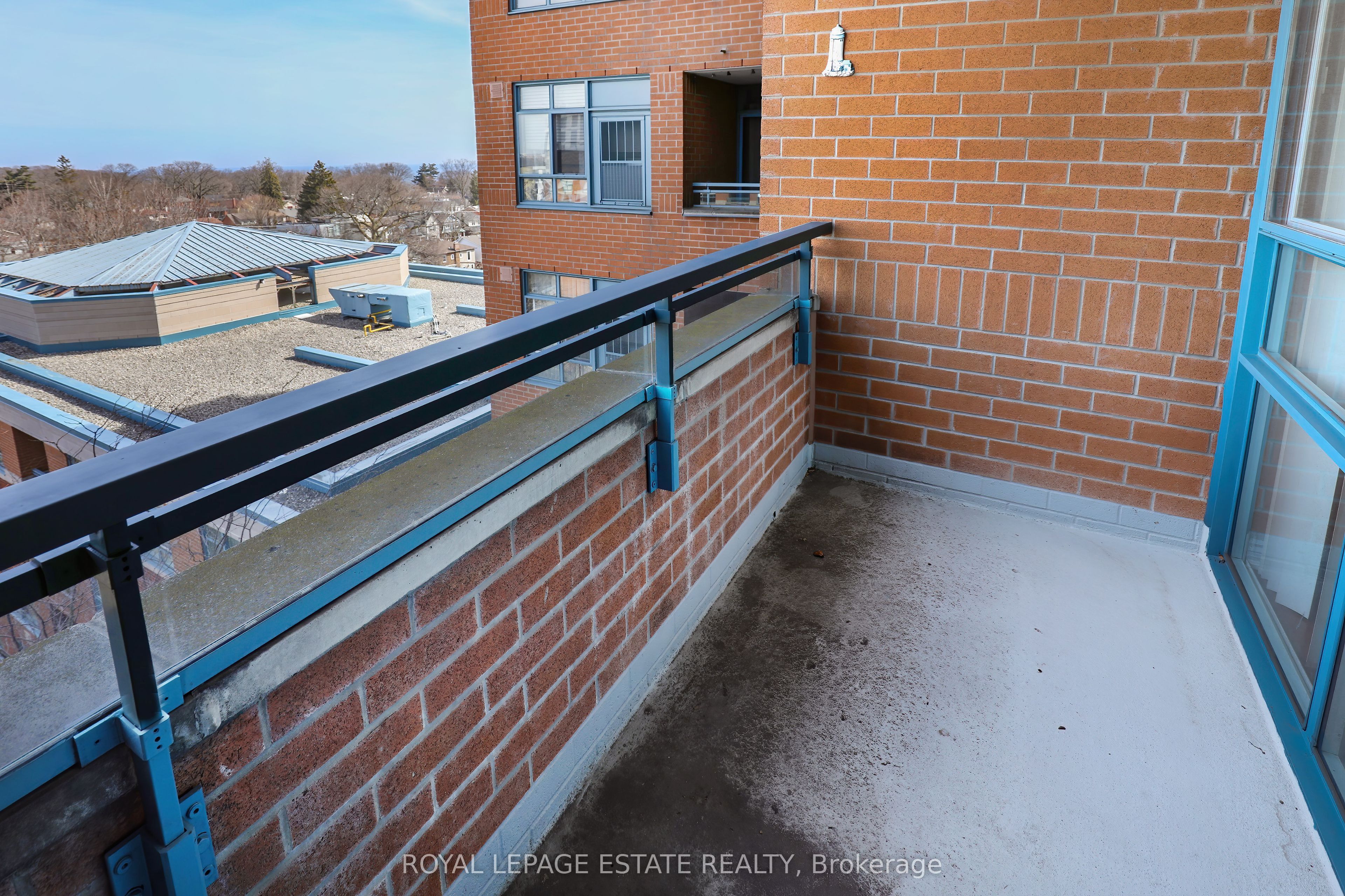 1093 Kingston Road, #808