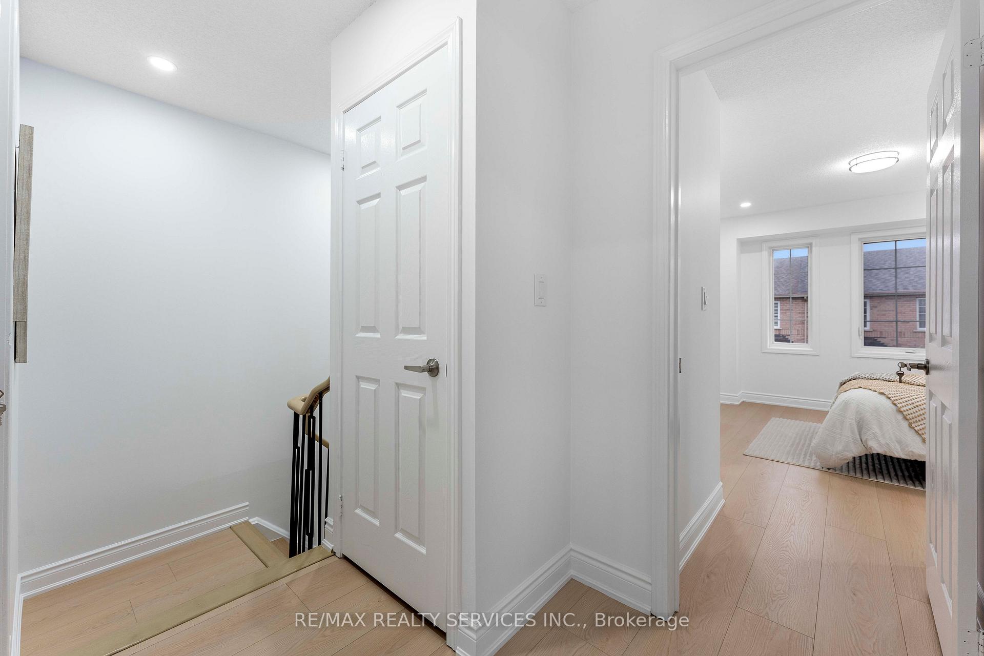 4 Bedrooms Condo at 80 Acorn, Mississauga For sale