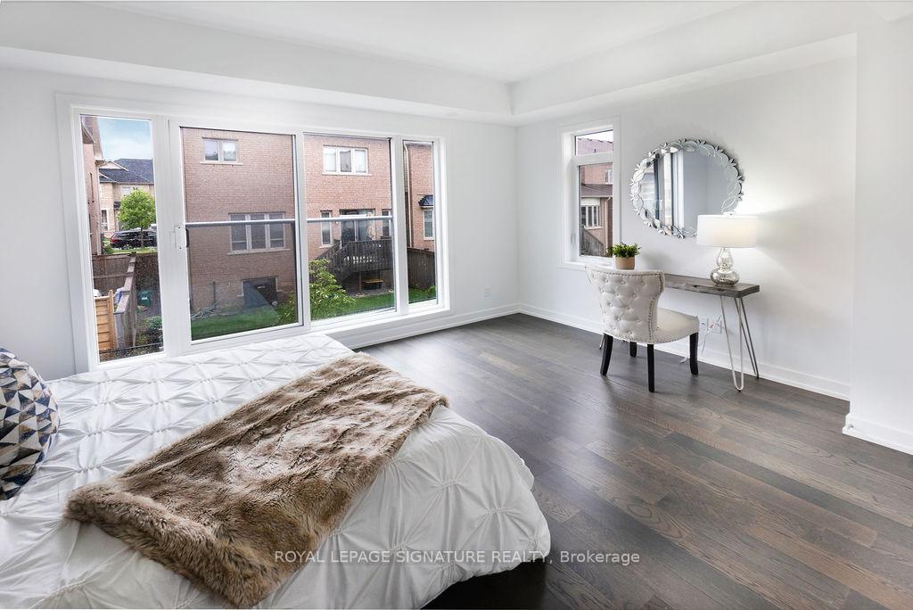 3 Bedrooms Condo at 3074 SIXTH, Oakville For sale