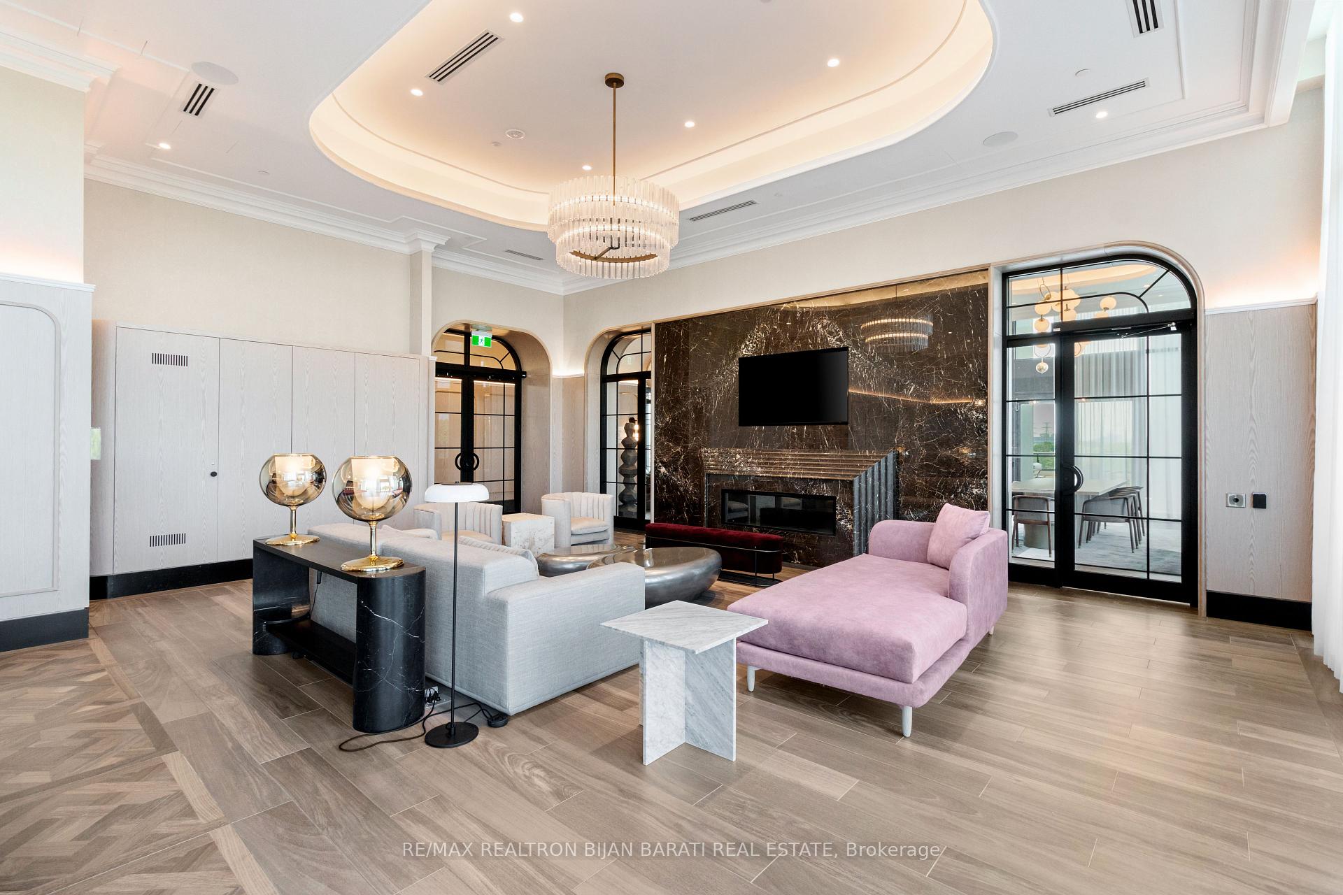 3 Bedrooms Condo at 10 Inn On The Park, Toronto For sale