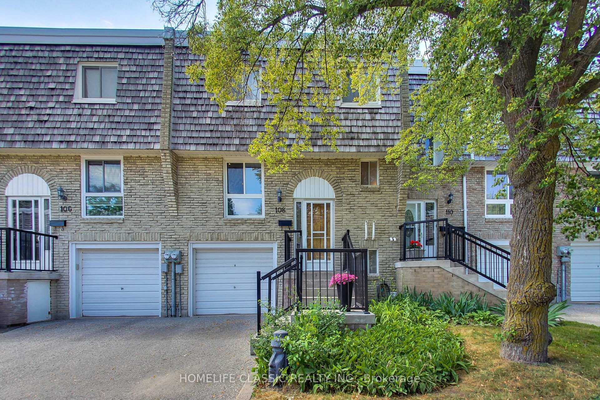 4 Bedrooms Condo at 108 Wild Briarway, Toronto For sale
