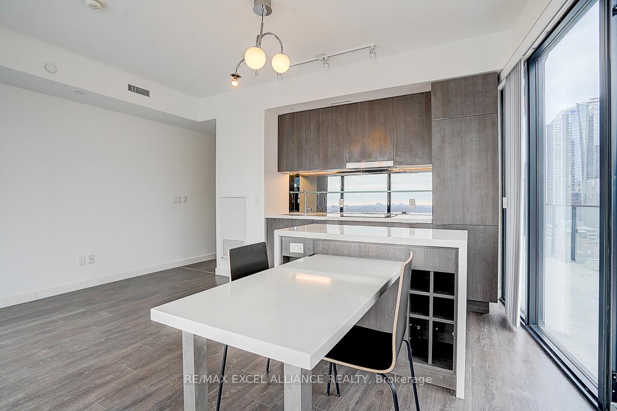 2 Bedrooms Condo at 215 Queen,  Toronto For sale