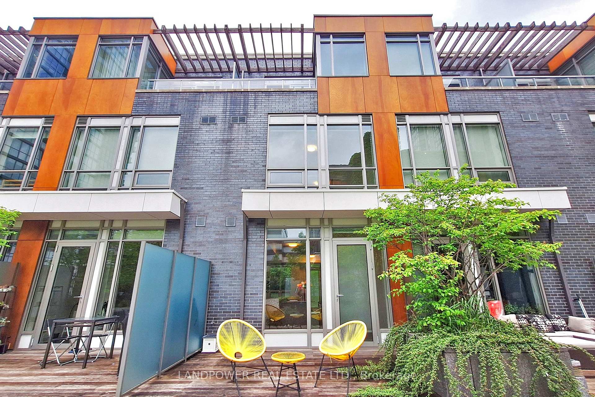 4 Bedrooms Condo at 88 Sheppard, Toronto For sale