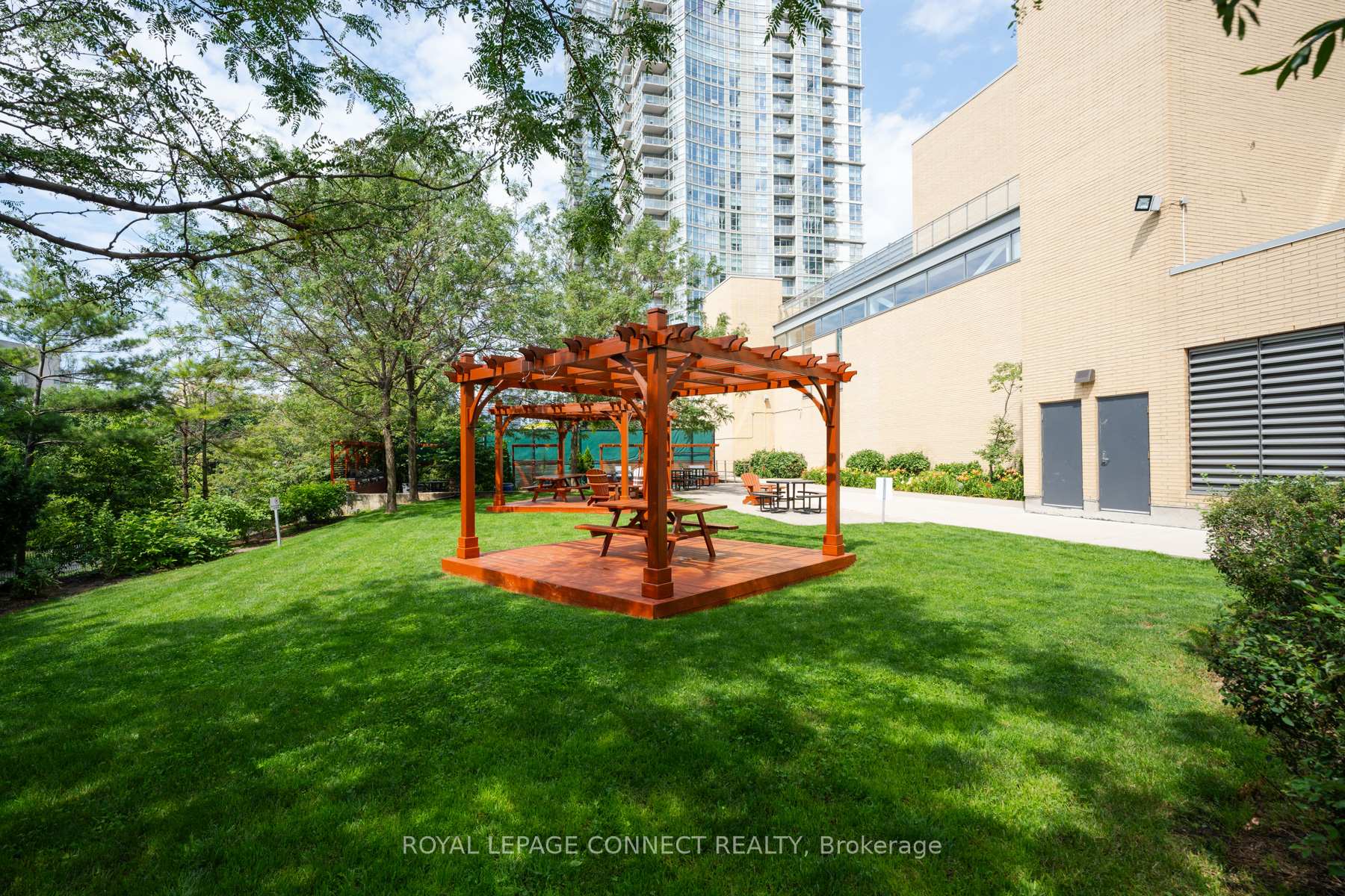 3 Bedrooms Condo at 5 Mariner, Toronto For sale
