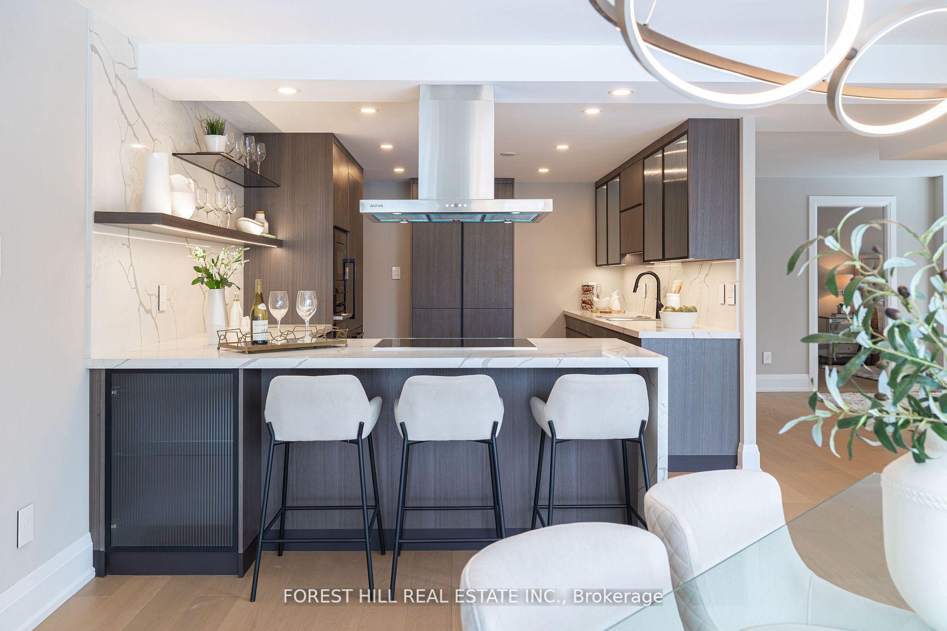 3 Bedrooms Condo at 33 University, Toronto For sale