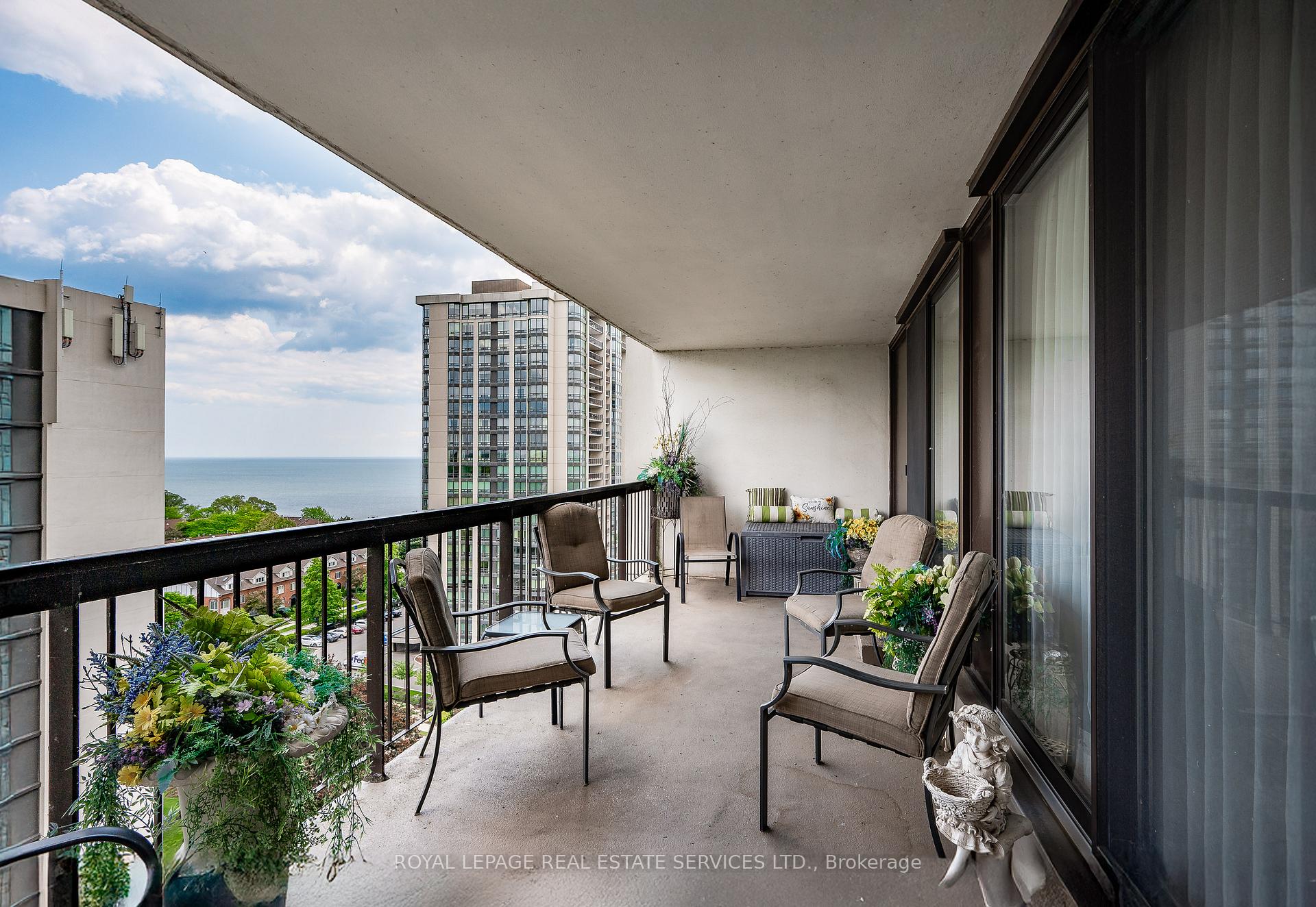 2 Bedrooms Condo at 2185 Marine, Oakville For sale