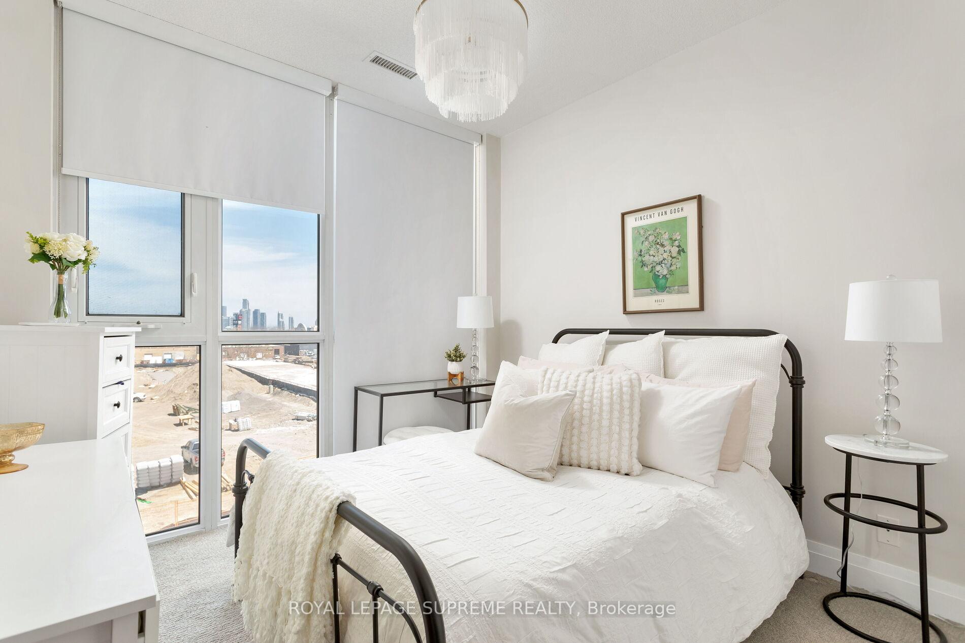 2 Bedrooms Condo at 17 Zorra,  Toronto For sale