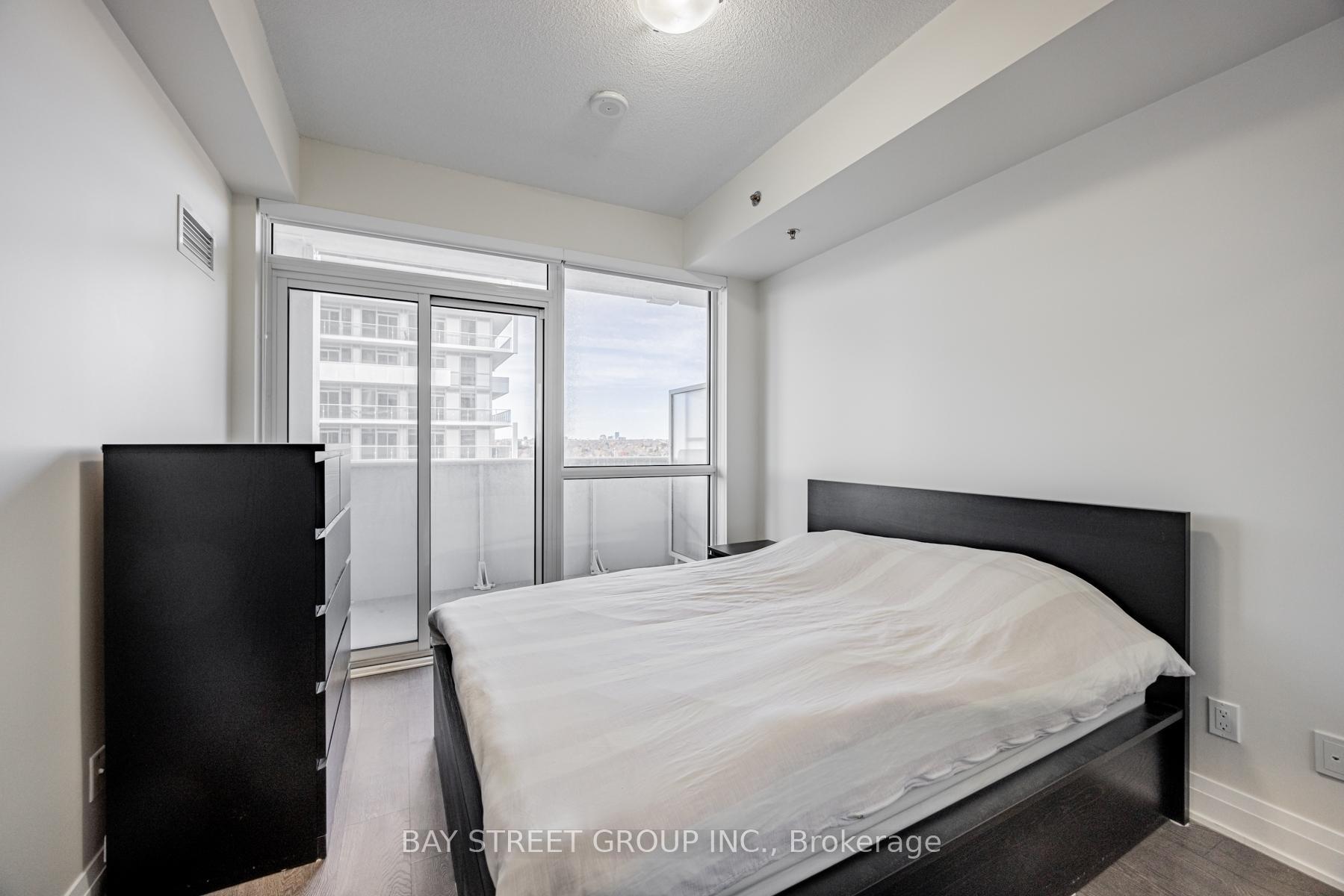 2 Bedrooms Condo at 55 Speers, Oakville For sale