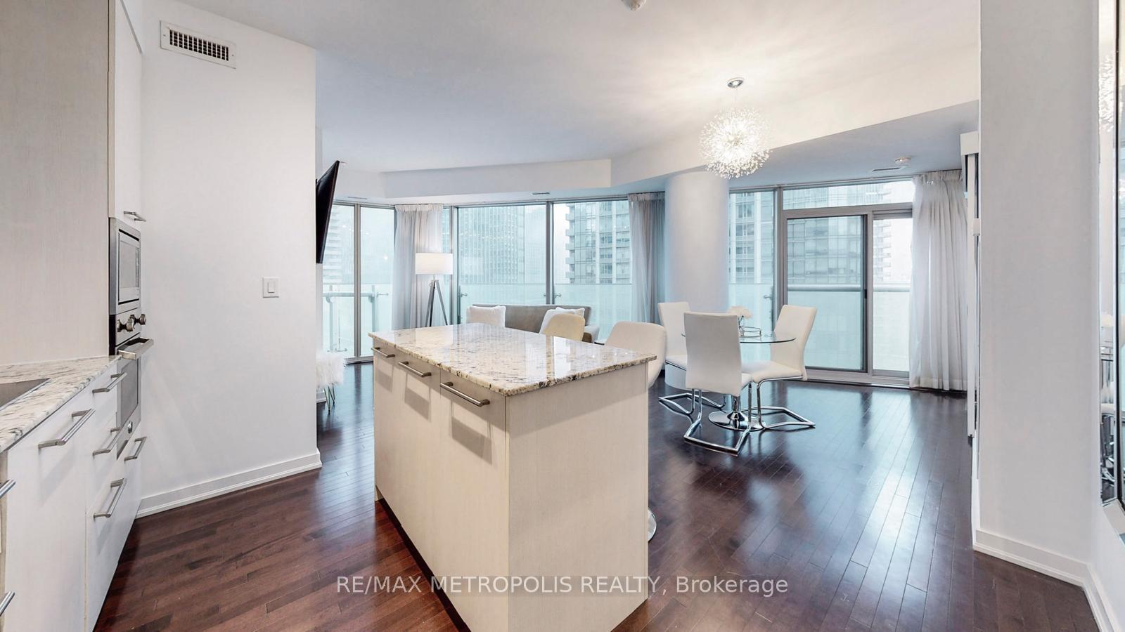 2 Bedrooms Condo at 12 York,  Toronto For sale