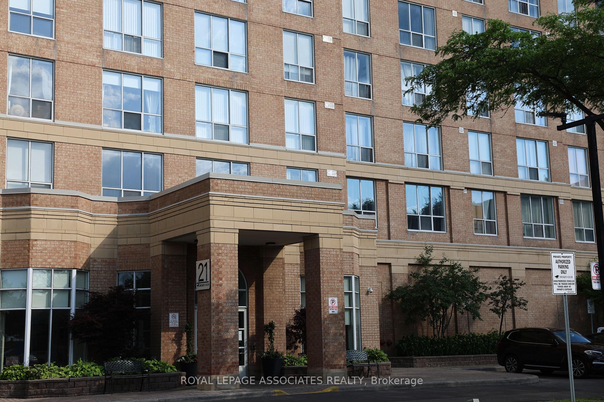 1 Bedroom Condo at 21 Overlea, Toronto For sale