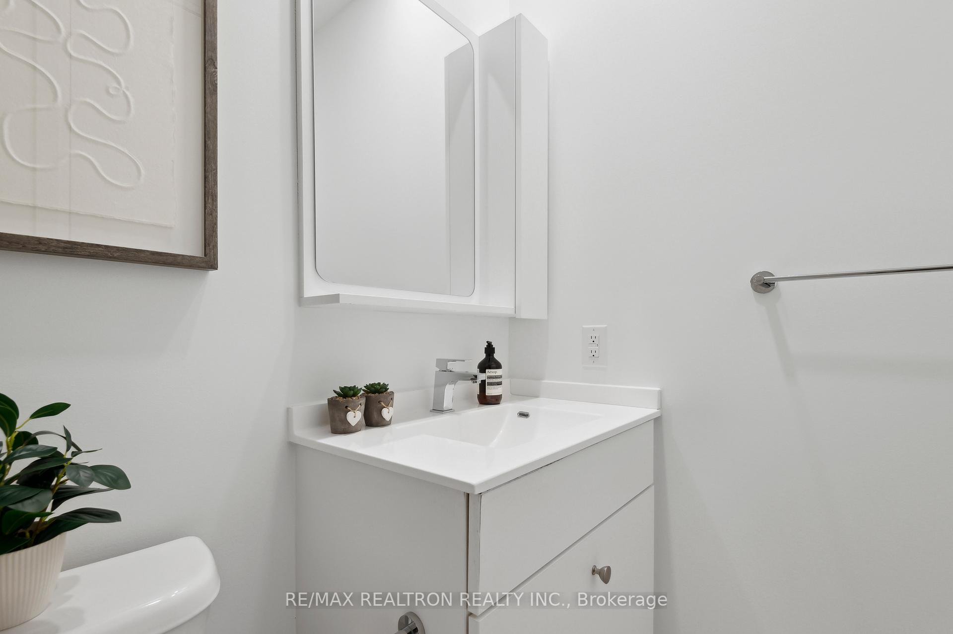 2 Bedrooms Condo at 75 Canterbury, Toronto For sale